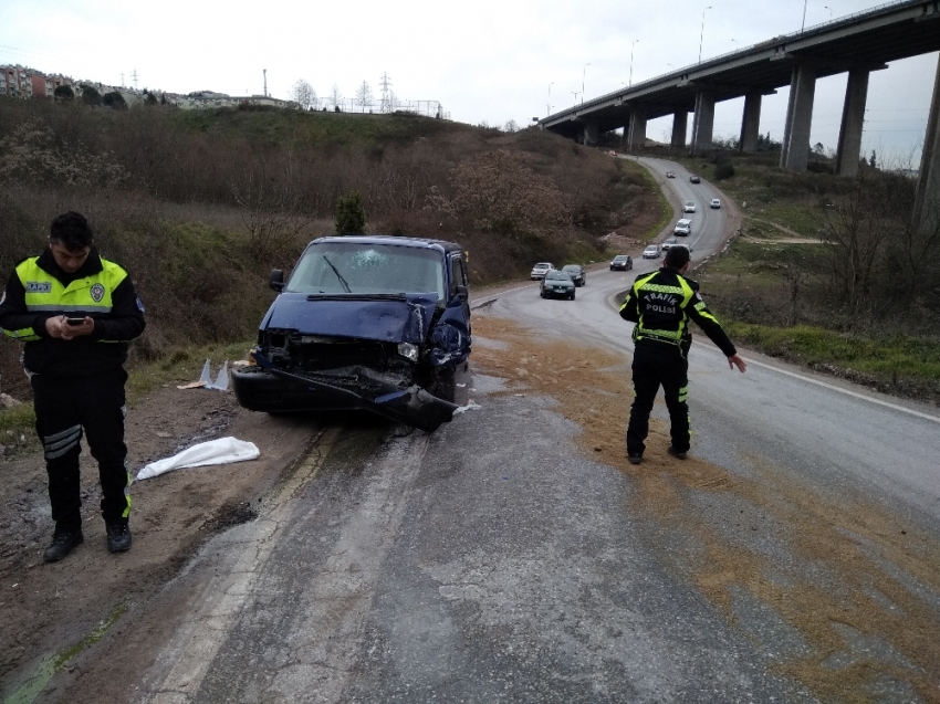 İzmit’te traktör minibüsle çarpıştı: 4 yaralı