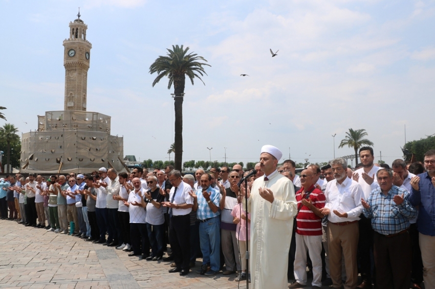 Mursi için gıyabi cenaze namazına İzmir’den destek