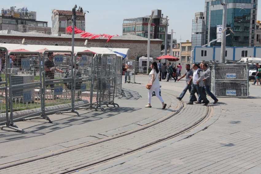 Taksim Meydanı bariyerlerle çevrildi