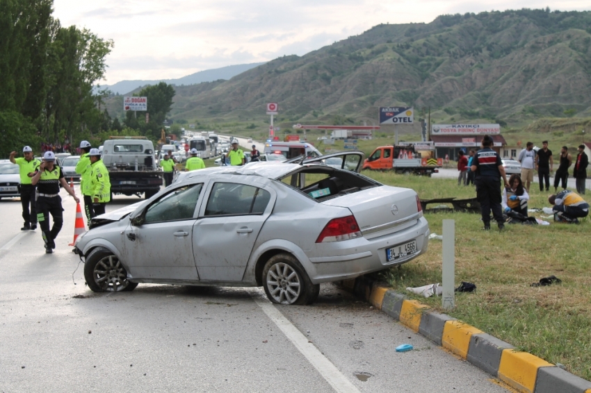 Yağmur kazaları da beraberinde getirdi: 1 ölü, 7 yaralı