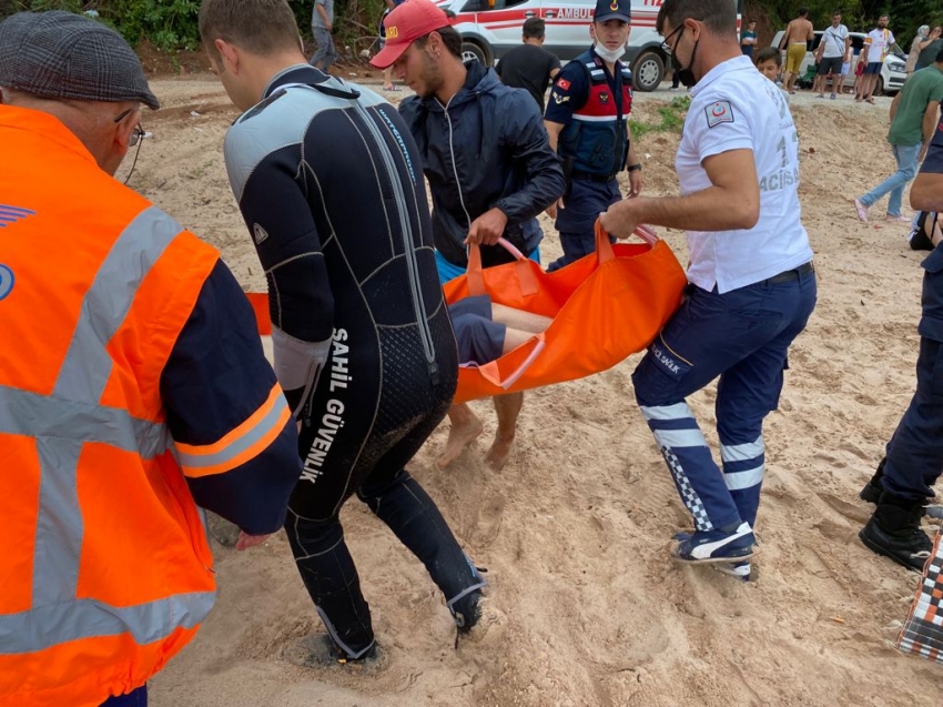 Acı haberler peş peşe geldi! 2 kişi boğuldu, 1 kişi de dalgalara kapılarak kayboldu