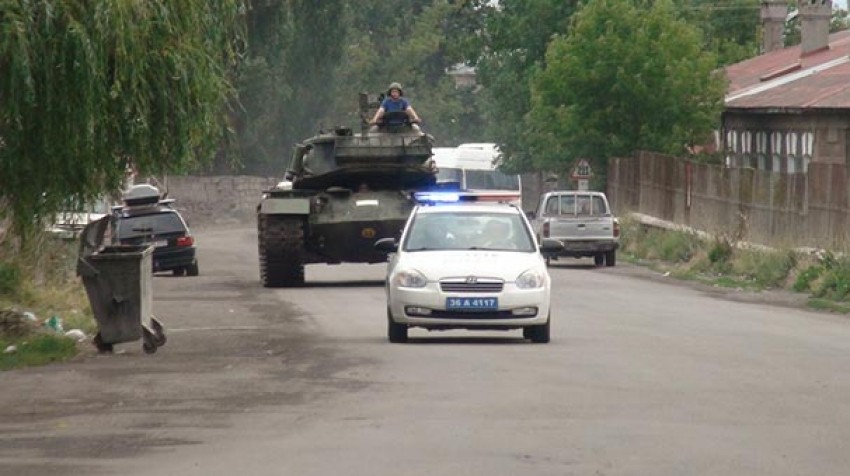 Darbecilerin tankı, kışlaya döndü