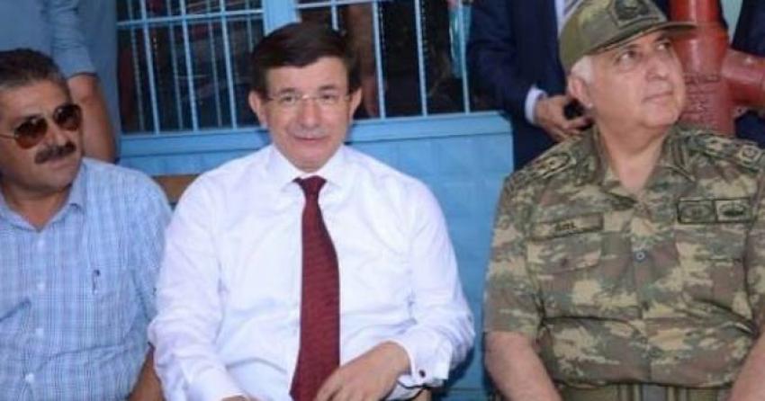 Davutoğlu ve Özel, Suriye sınırında