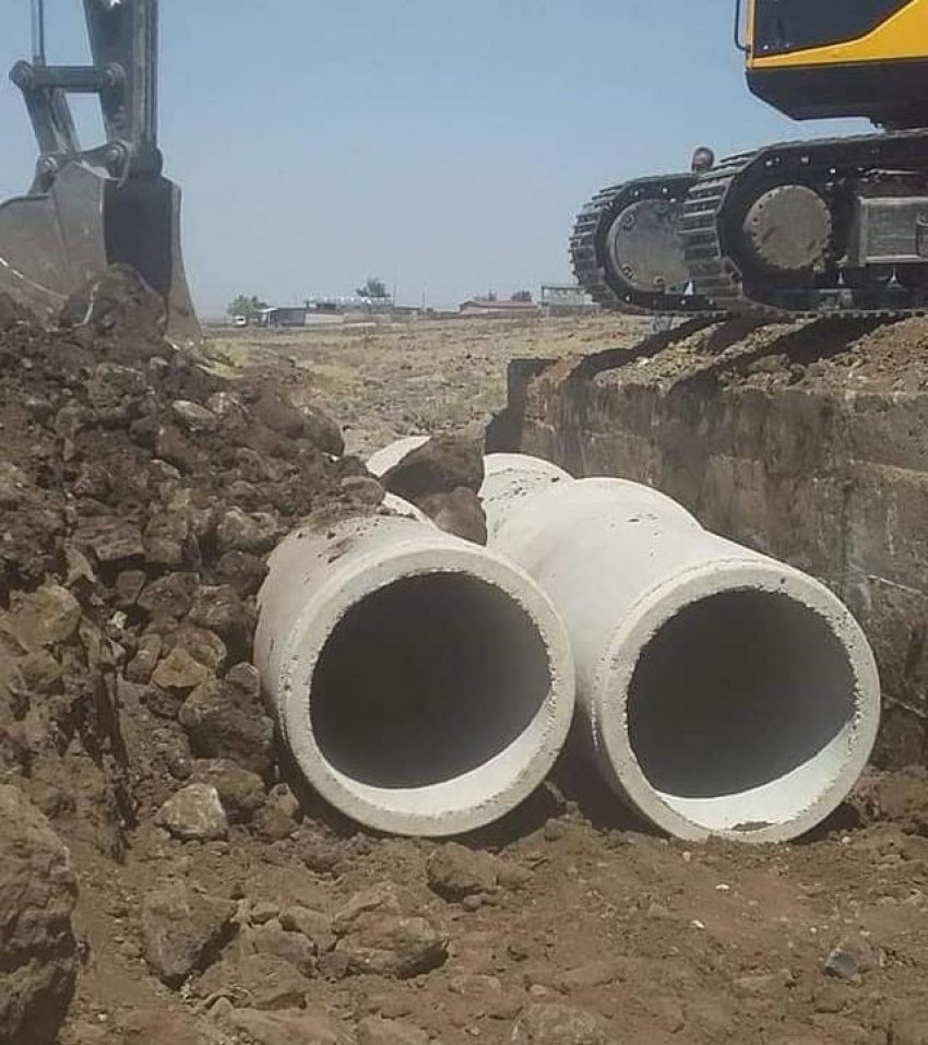 Sel baskınlarına karşı beton borularla korunuyor