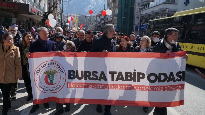 Bursalı sağlıkçılardan yürüyüş ve protesto