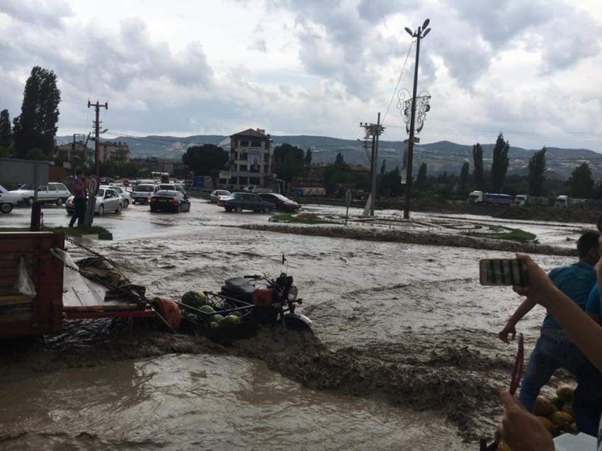 Sele kapılan çocuk kayboldu