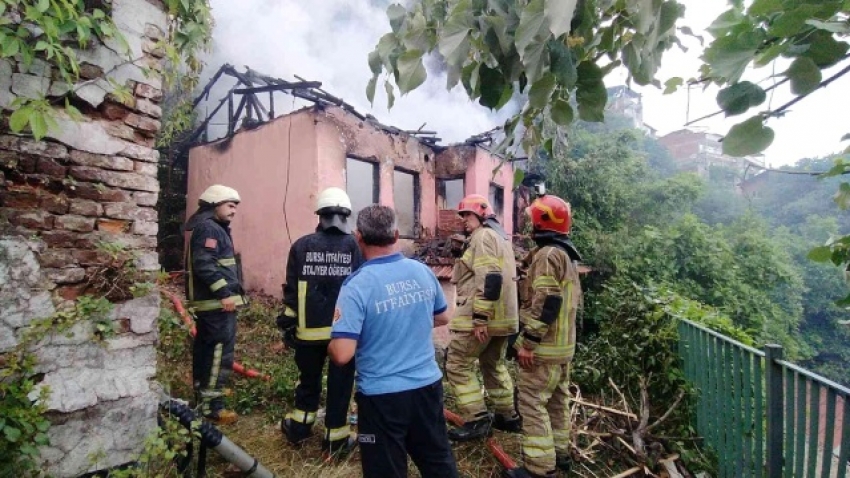 Uludağ eteklerinde bulunan mahallede yangın