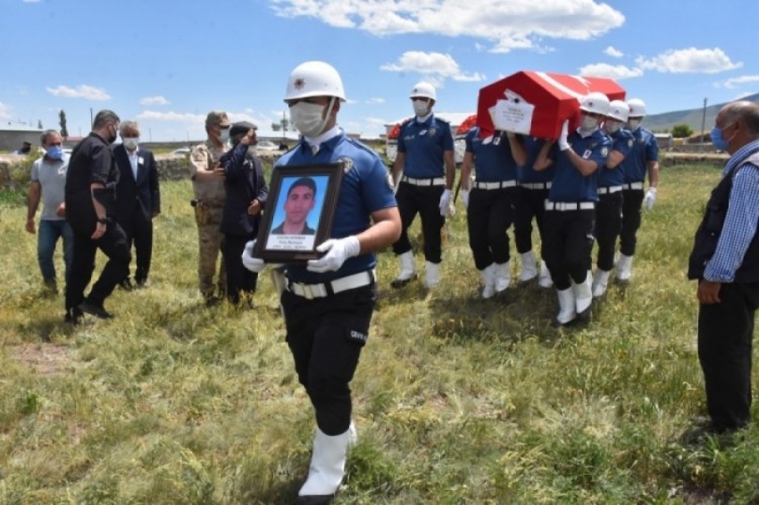 Bursa'da polis memuru son yolculuğuna uğurlandı