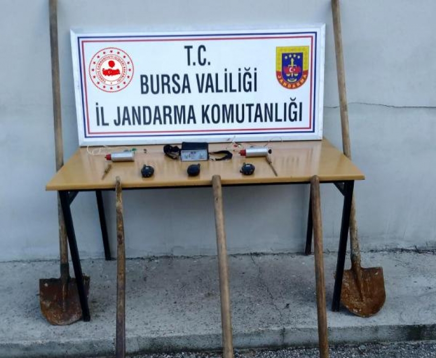 Bursa'da kaçak kazı yapan 4 kişi, suçüstü yakalandı