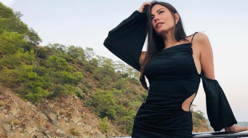 Demet Özdemir'den mini elbiseli paylaşım