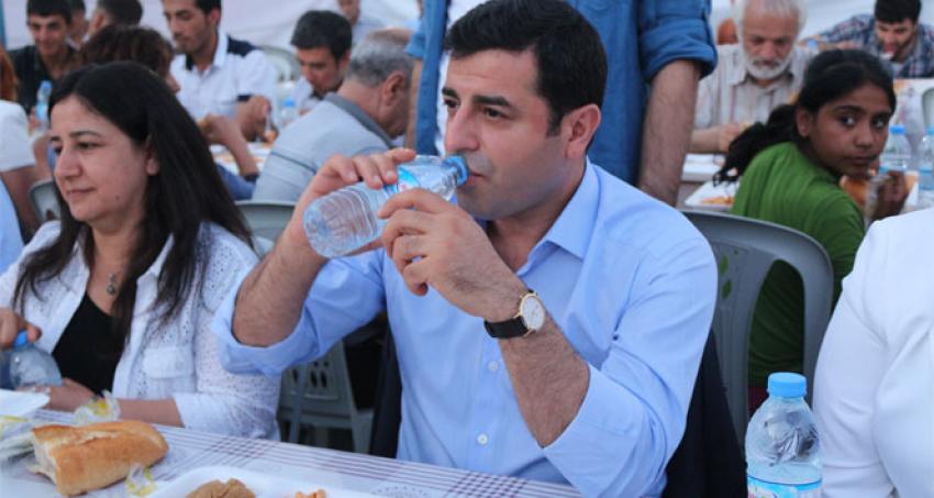 Demirtaş, ilk iftarını çadırda açtı