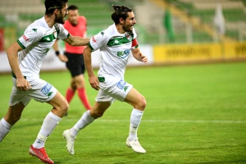 Deplasmanlarda Özer Hurmacı atıyor, Bursaspor kazanıyor