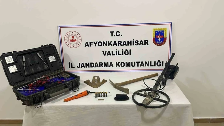 Define avcıları kazıya başlayamadan jandarmaya yakalandı
