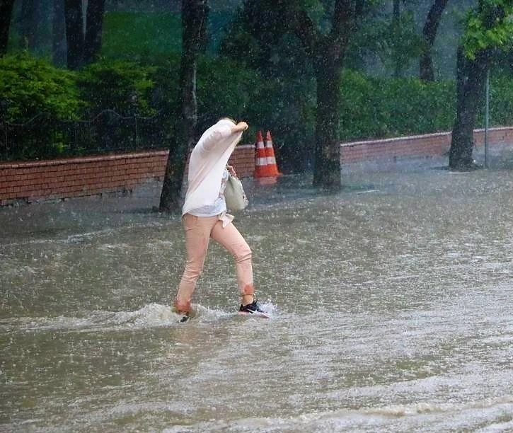 Meteoroloji'den sağanak yağış uyarısı