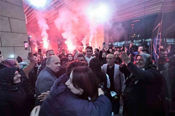 Denizli’nin şampiyon kızlarına görkemli karşılama
