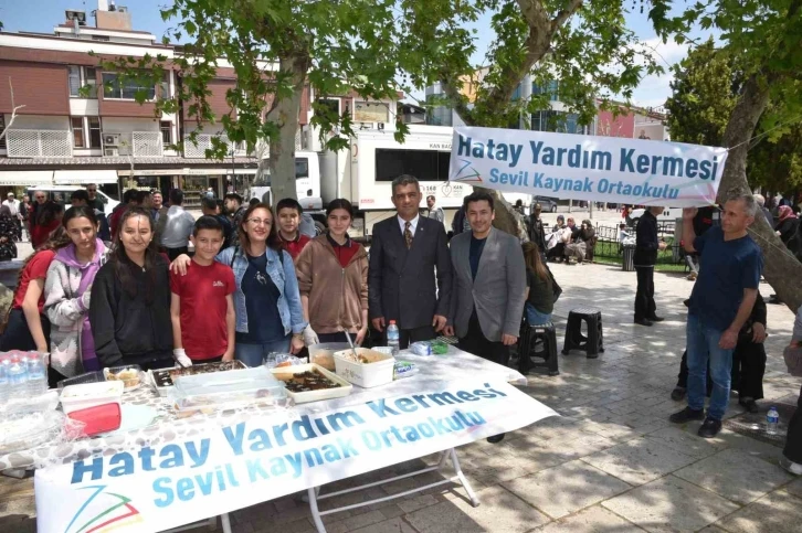 Denizlili öğrencilerden Hatay’a destek kampanyası
