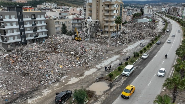 Deprem bölgesindeki bazı illerde elektrik ve doğal gaz tahsilatı ertelendi