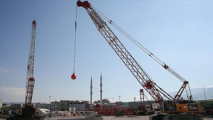 Deprem bölgesindeki hasarlı binaların güvenli yıkımı için 