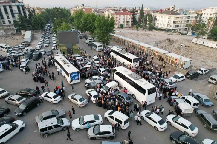 Deprem bölgesinden ilk hac kafilesi uğurlandı
