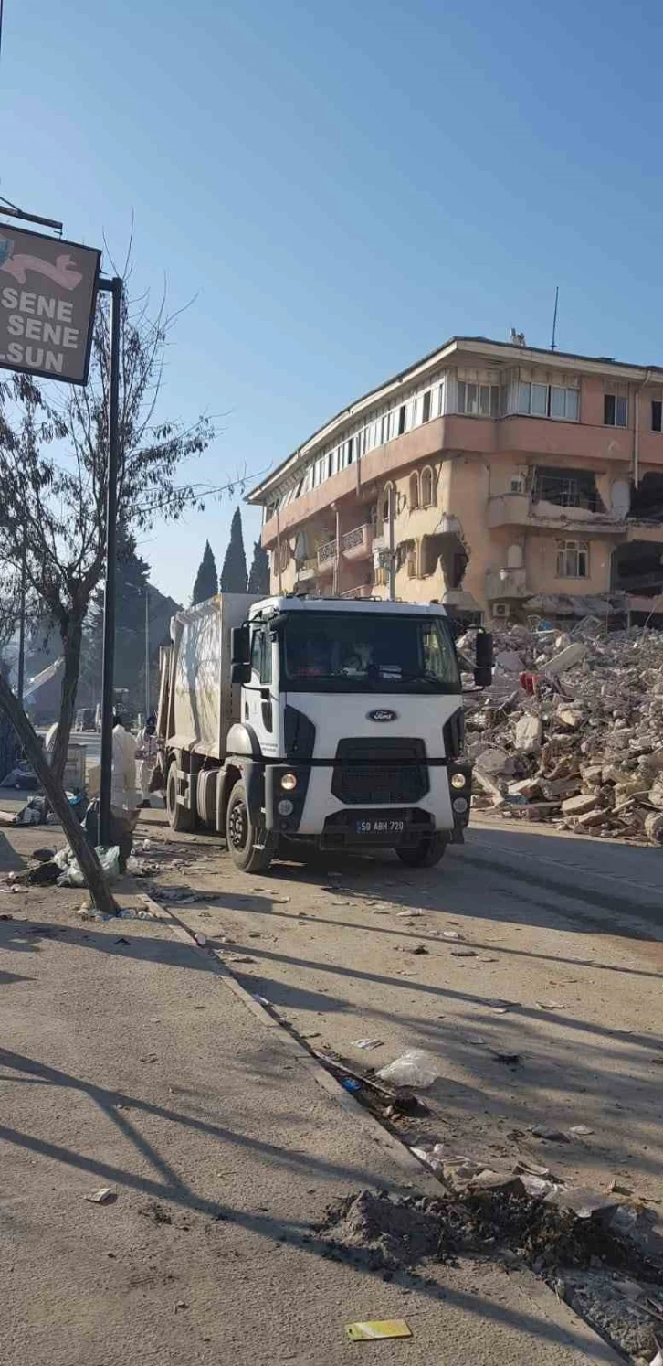 Deprem bölgesine ekip ve araç desteği
