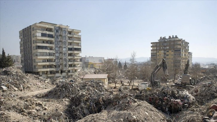 Depremde 109 kişinin öldüğü Ebrar Sitesi B Blok'ta kolon ve kirişler yetersizmiş