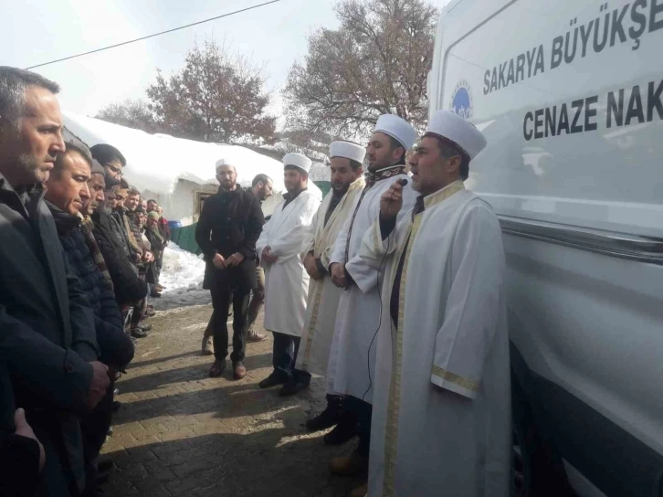 Depremde hayatını kaybeden anne ve 3 kızı Sakarya’da toprağa verildi
