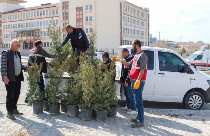 Depremde hayatını kaybeden sağlıkçıların anısına fidan dikildi
