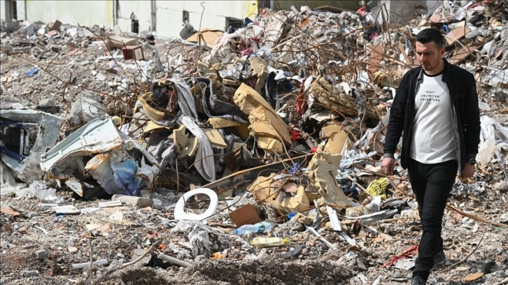 Depremden 5 gün öncesine kadar yaşadığı Ebrar Sitesi'nde 69 yakınını kaybetti