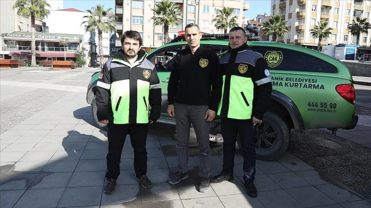 Depremden saatler sonra enkazdan kurtardıkları çocukları yeniden görmek istiyorlar