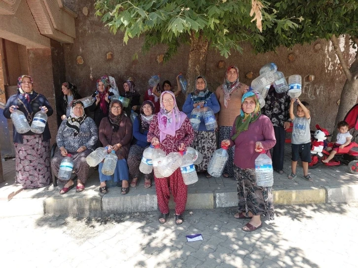 Depremden sonra suyu kesilen mahalle çözüm bekliyor
