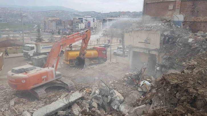 Depreme dayanıksız olan polis merkezi binası yıkıldı