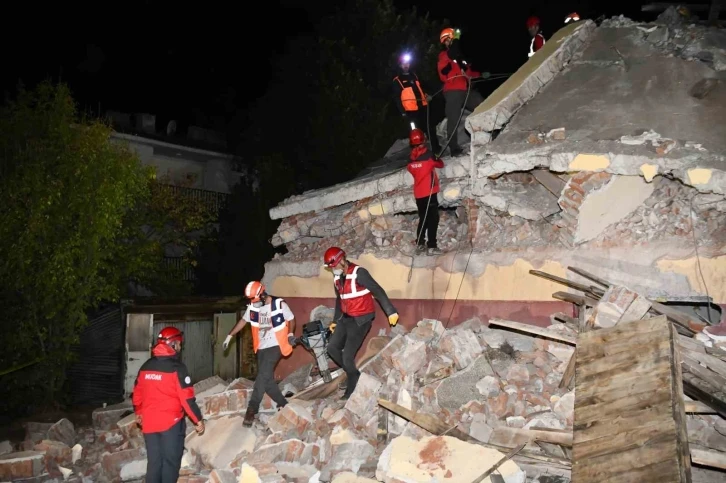 Depreme hazırlanan Tunceli’de gerçeğini aratmayan tatbikat
