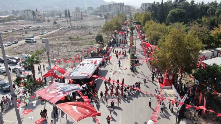 Depremin yerle bir ettiği Hatay’da Cumhuriyet Bayramı coşkuyla kutlandı
