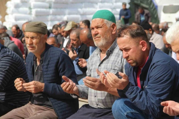 Depremin yıktığı Kahramanmaraş’taki 4’üncü cuma namazı havadan görüntülendi
