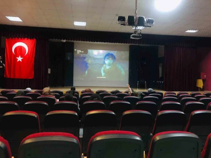 Depremzede çocuklar için film etkinliği düzenlendi
