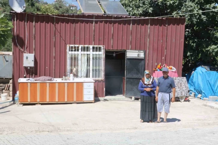 Depremzede gazi ve eşinin tek dileği, memleketlerinde yaşıyor olduklarını kanıtlamak
