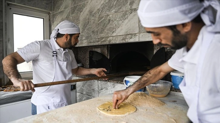 Depremzede pide ustaları, hayırsever restoran sahibinin desteğiyle yeniden fırın açtı