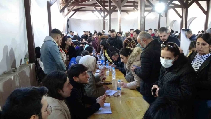 Depremzede vatandaşlar Antalya’ya gelmeye devam ediyor
