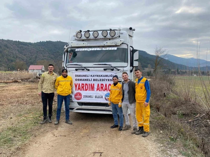 Depremzedelerin yakacak odun ihtiyacını karşılamak için hayırseverler seferber oldu
