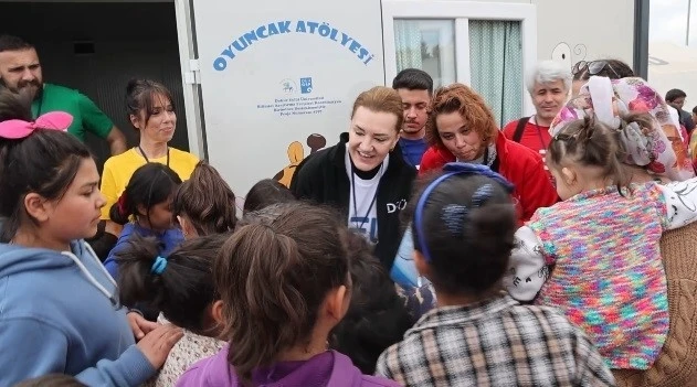 DEÜ’den depremzede çocuklara "Oyuncak Atölyesi"
