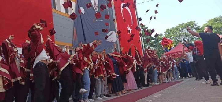 Devrek’te eğitim öğretim sezonu mezuniyetlerle son buldu
