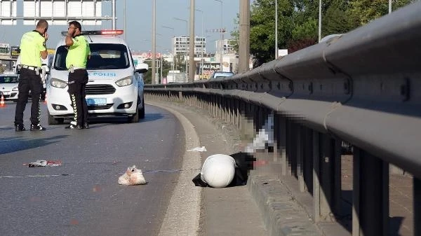 Devrilen motosikletten fırlayan sürücü bariyerlere çarparak öldü