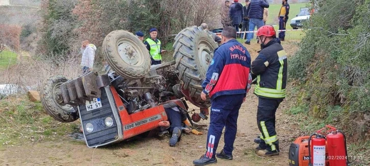 Devrilen traktörünün altında hayatını kaybetti
