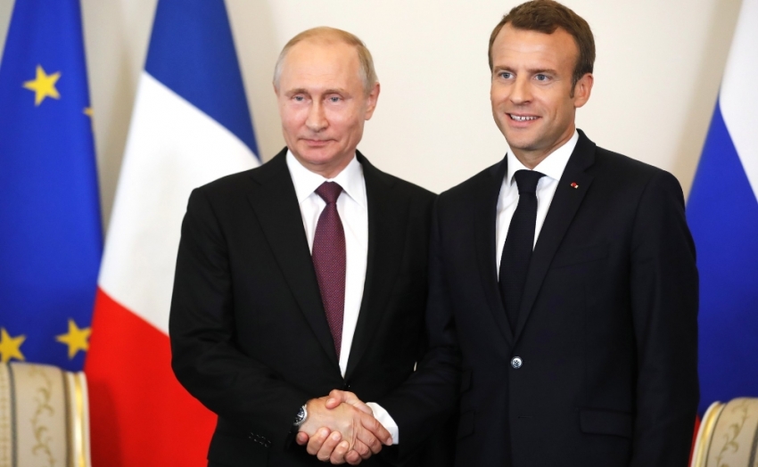 Macron ve Putin bir araya geldi