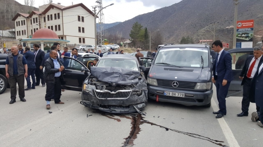 Bakanın konvoyunda kaza: 5 yaralı