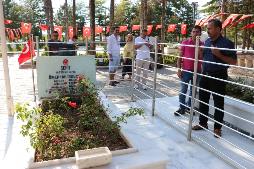 Ömer Halisdemir’in kabrine ziyaretçi akını