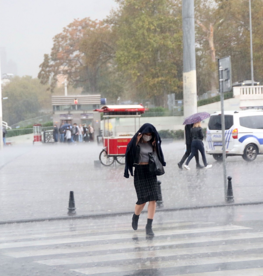 İstanbul’da beklenen yağmur başladı