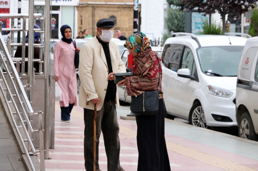 Dilenci kılığına giren zabıta bakın kaç lira topladı?