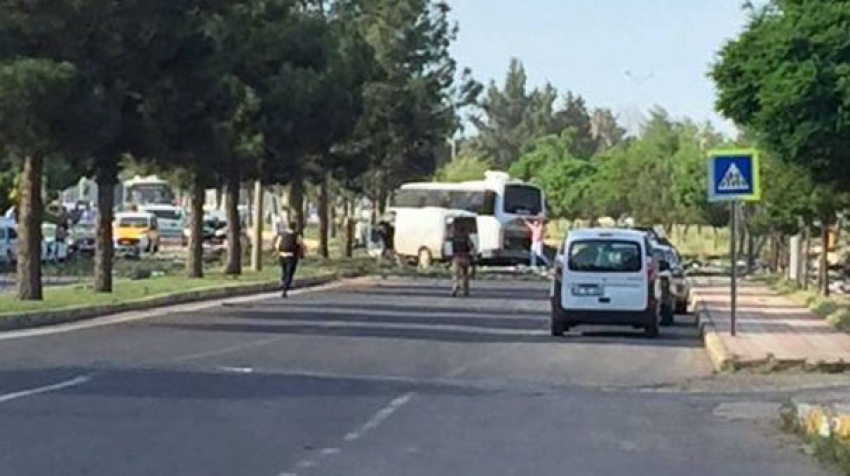 Diyarbakır'da polise bombalı saldırı