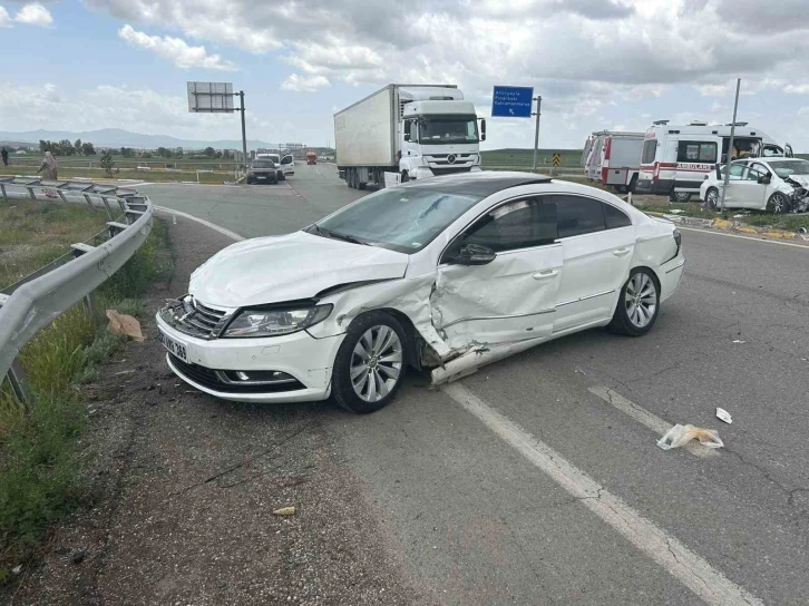 Dikkatsizlik kazaya neden oldu, 11 yaralı
